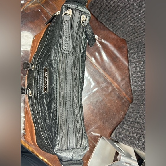 BIN046.2 Stone Mountain Irena Hobo Black and Tan - Picture 4 of 13